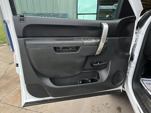Used 2014 Chevrolet Silverado 2500 LT w/ Convenience Package AWD/4WD image 9
