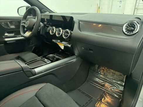 New 2026 Mercedes-Benz GLA 35 AMG 4MATIC image 28