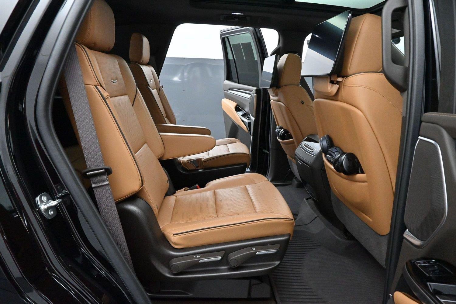 Certified 2025 Cadillac Escalade Premium Luxury AWD/4WD image 38