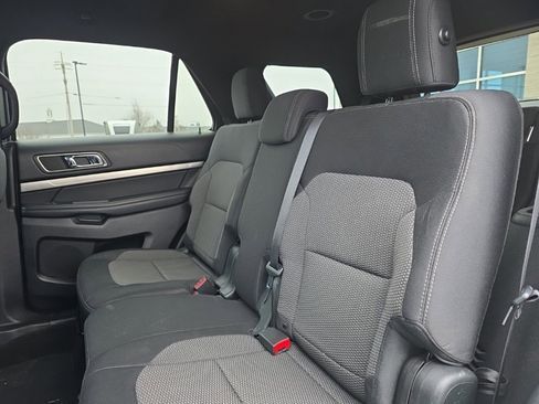 Used 2018 Ford Explorer XLT image 15