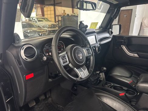 Used 2014 Jeep Wrangler Unlimited Rubicon AWD/4WD image 8