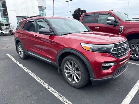 Certified 2022 Ford Explorer XLT w/ Equipment Group 202A AWD/4WD image 2