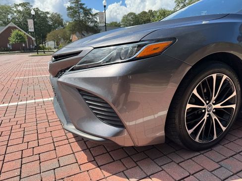 Used 2020 Toyota Camry SE image 32