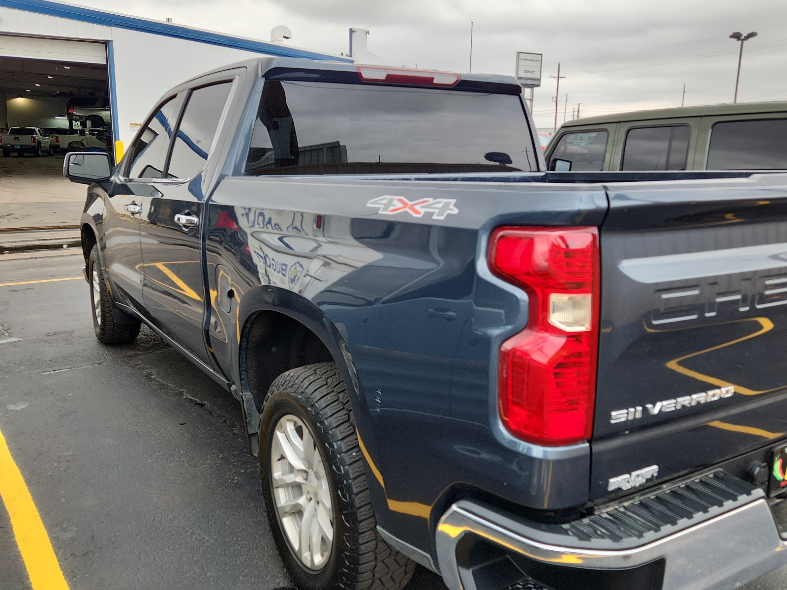 Used 2020 Chevrolet Silverado 1500 LTZ AWD/4WD image 2