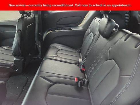 Used 2025 Chrysler Pacifica Select FWD image 7