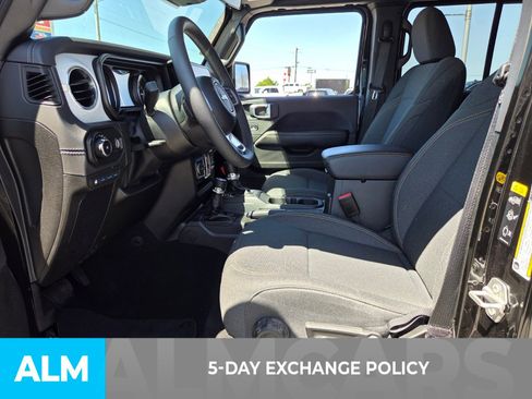 Used 2025 Jeep Wrangler Unlimited Sahara AWD/4WD image 4