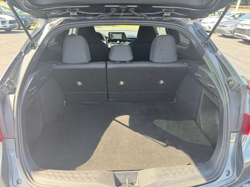 Used 2018 Toyota C-HR XLE FWD image 19