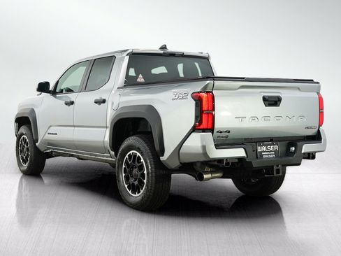 Used 2026 Toyota Tacoma TRD Off-Road AWD/4WD image 5