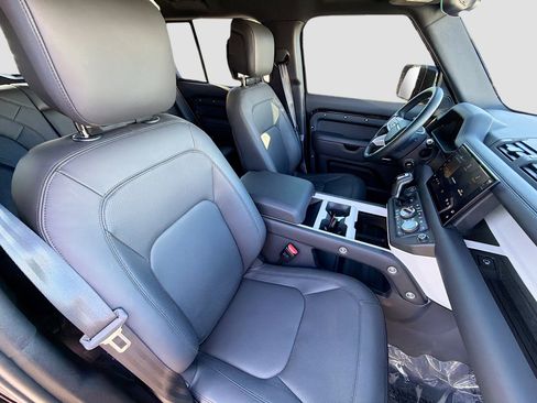 Certified 2025 Land Rover Defender 110 X-Dynamic SE AWD/4WD image 13