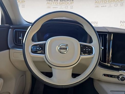 Used 2025 Volvo XC60 B5 Core AWD/4WD image 12