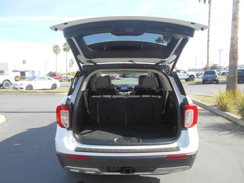 Used 2020 Ford Explorer XLT w/ Equipment Group 202A image 10