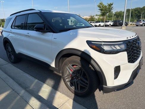 Used 2025 Ford Explorer ST-Line w/ Premium Package RWD image 9