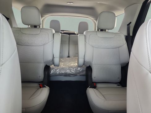 New 2026 Ford Explorer Platinum w/ LUX Leather Package AWD/4WD image 18