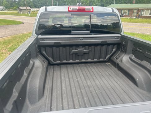 Used 2025 Chevrolet Colorado ZR2 w/ Technology Package AWD/4WD image 14