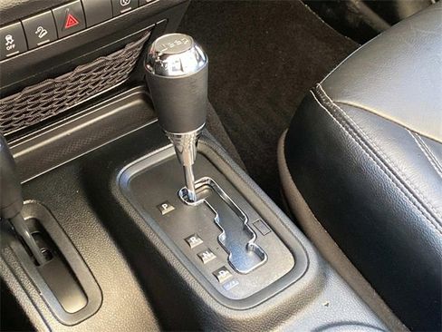 Used 2017 Jeep Wrangler Unlimited Sahara image 29