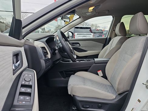 Certified 2023 Nissan Rogue SV image 14