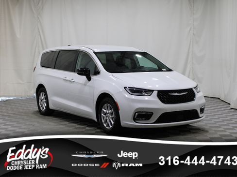 Used 2024 Chrysler Pacifica Touring-L FWD image 1