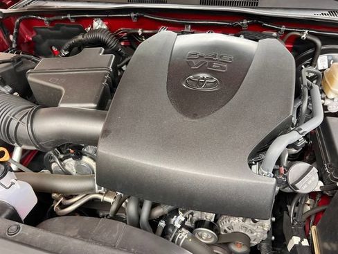 Used 2021 Toyota Tacoma SR5 AWD/4WD image 31
