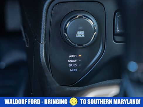 Used 2017 Jeep Renegade Latitude w/ Cold Weather Group image 24