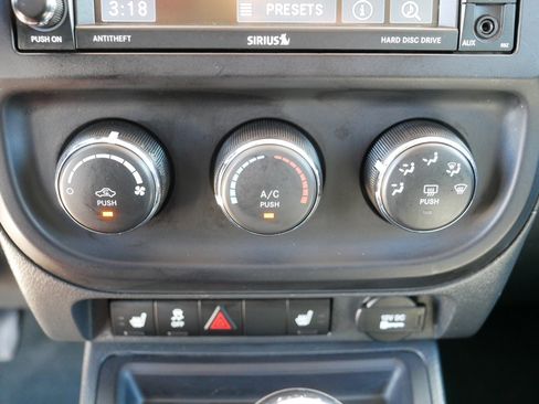 Used 2017 Jeep Patriot Latitude AWD/4WD image 23