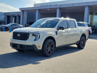 New 2025 Ford Maverick Lariat w/ Black Appearance Package