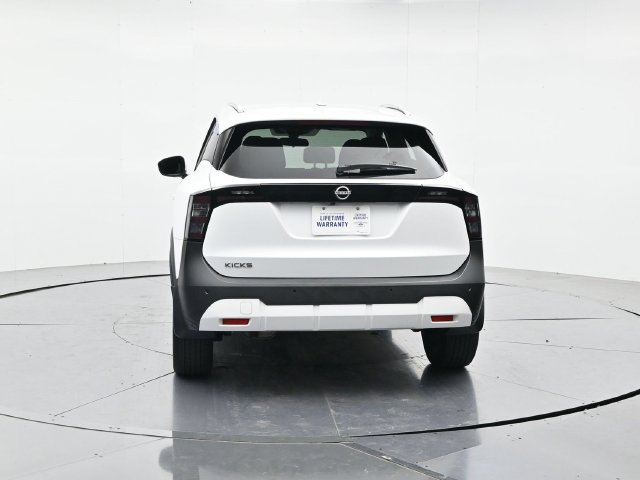 Used 2025 Nissan Kicks SV w/ SV Premium Package FWD image 9