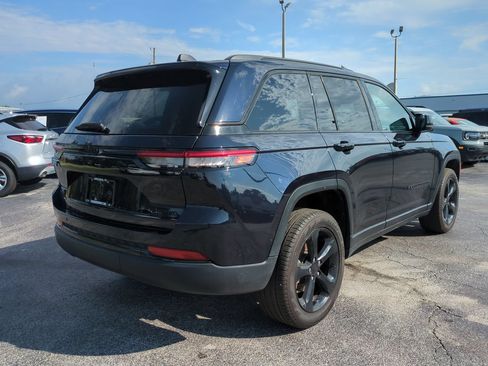 Used 2024 Jeep Grand Cherokee Limited w/ Black Appearance Package AWD/4WD image 4