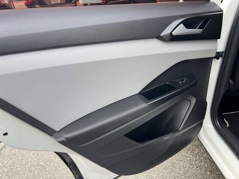 Certified 2022 Volkswagen Taos S image 19