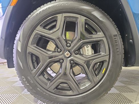 Used 2024 Rivian R1S Adventure Dual AWD/4WD image 9