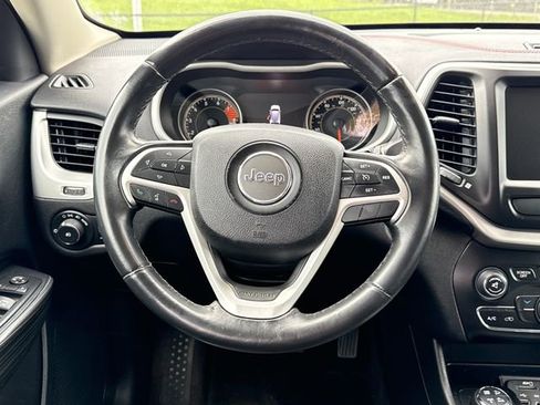 Used 2016 Jeep Cherokee Trailhawk AWD/4WD image 10