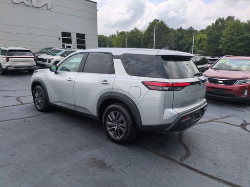 Used 2023 Nissan Pathfinder S AWD/4WD image 5