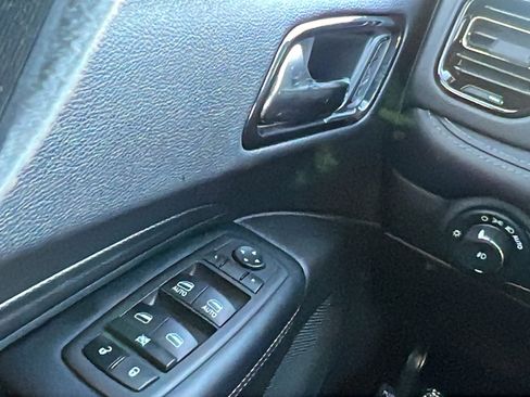 Used 2022 Dodge Durango GT image 35