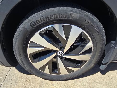 Used 2024 Volkswagen ID.4 2WD image 10