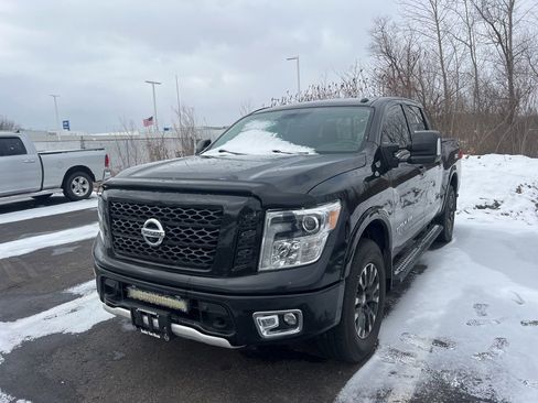 Used 2019 Nissan Titan PRO-4X image 2