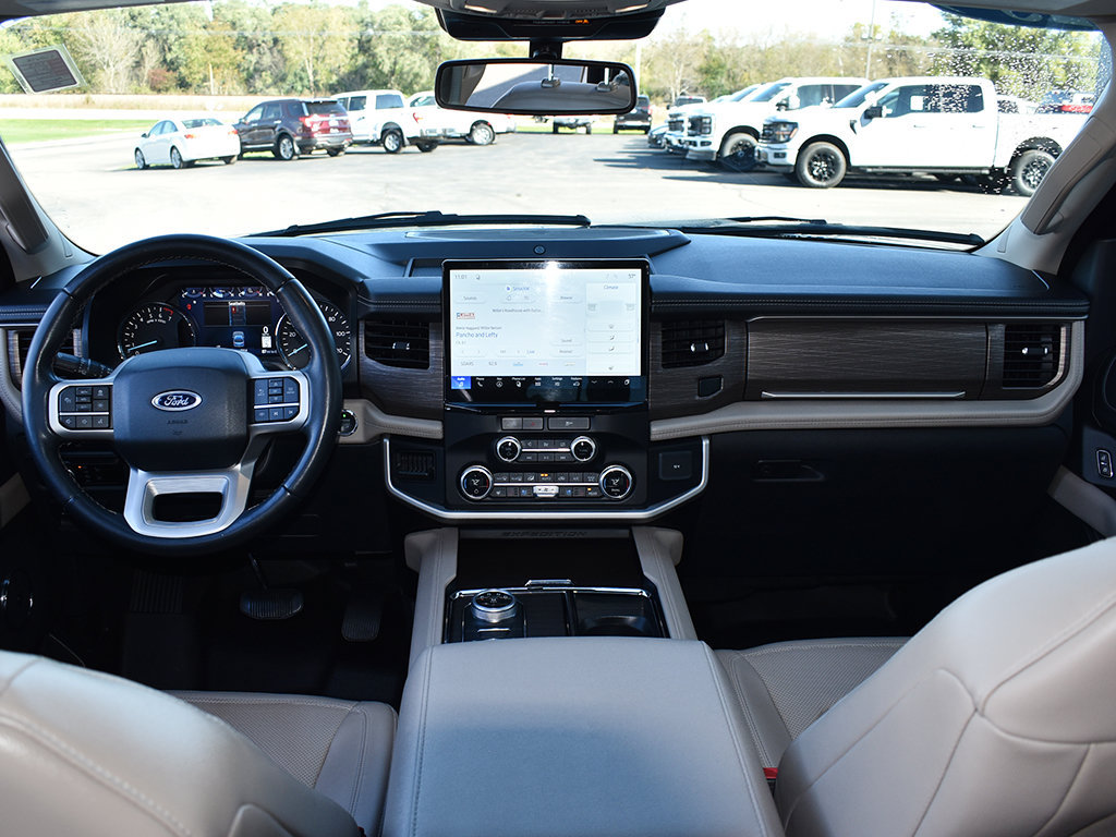 Used 2023 Ford Expedition Limited AWD/4WD image 4