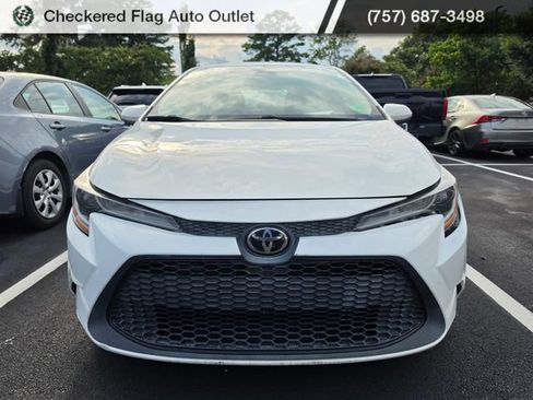 Used 2020 Toyota Corolla LE FWD image 2