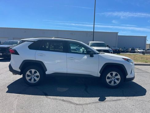 Used 2019 Toyota RAV4 LE FWD image 6