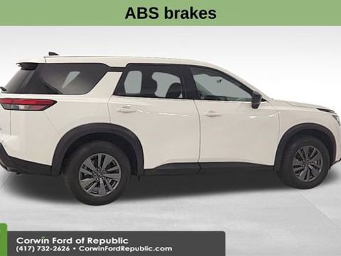 Used 2024 Nissan Pathfinder S image 9