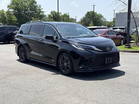 Used 2021 Toyota Sienna XSE w/ XSE Plus Package FWD image 1