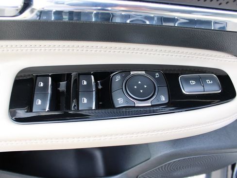 Used 2025 Lincoln Corsair AWD w/ Towing Package image 33