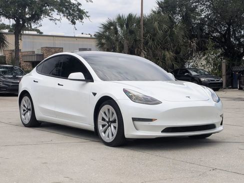 Used 2021 Tesla Model 3 Standard Range Plus RWD image 4