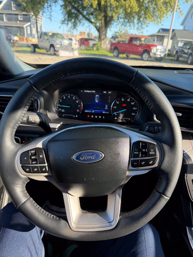 Used 2024 Ford Explorer XLT w/ Equipment Group 202A AWD/4WD image 12