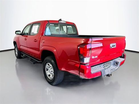 Used 2018 Toyota Tacoma SR image 5
