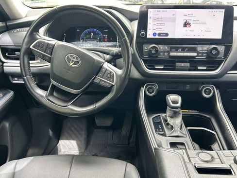 Used 2024 Toyota Grand Highlander AWD image 25