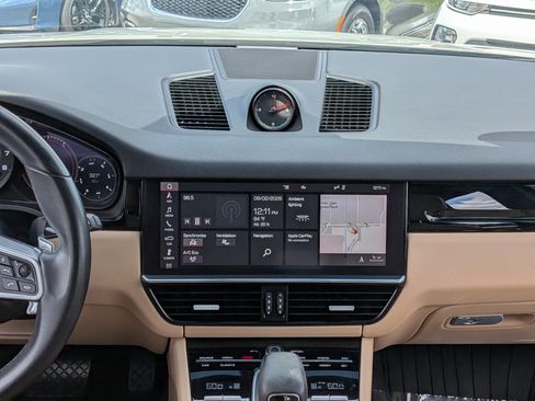 Used 2020 Porsche Cayenne AWD/4WD image 20