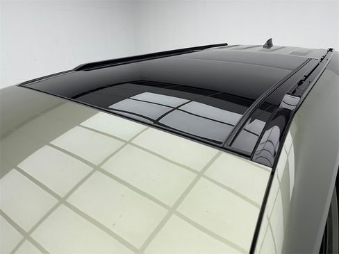 Used 2022 Land Rover Defender 110 SE image 14