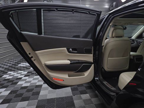 Used 2015 Kia K900 Premium w/ Interior Highline Package RWD image 36