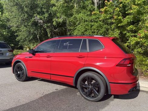 Used 2024 Volkswagen Tiguan SE R-Line image 3