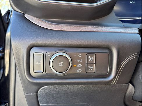 Used 2020 Ford Explorer Platinum w/ Premium Technology Package image 36