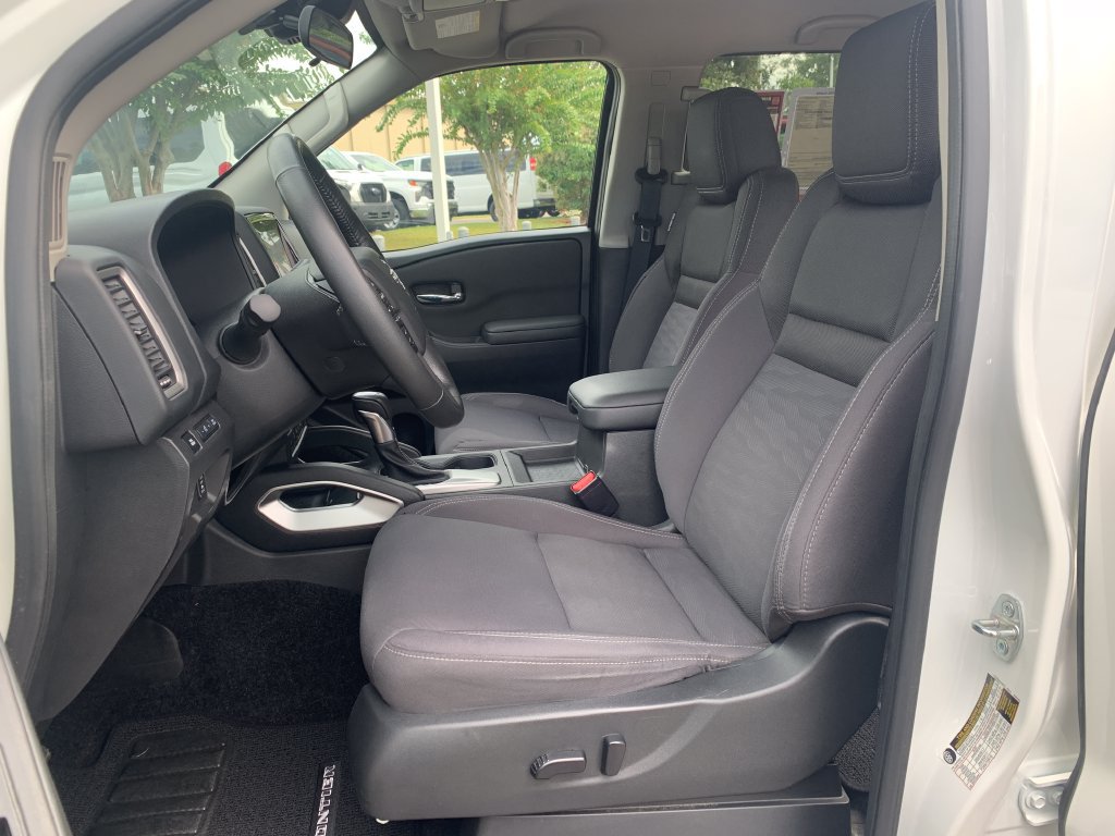 Used 2024 Nissan Frontier SV w/ SV Convenience Package RWD image 9